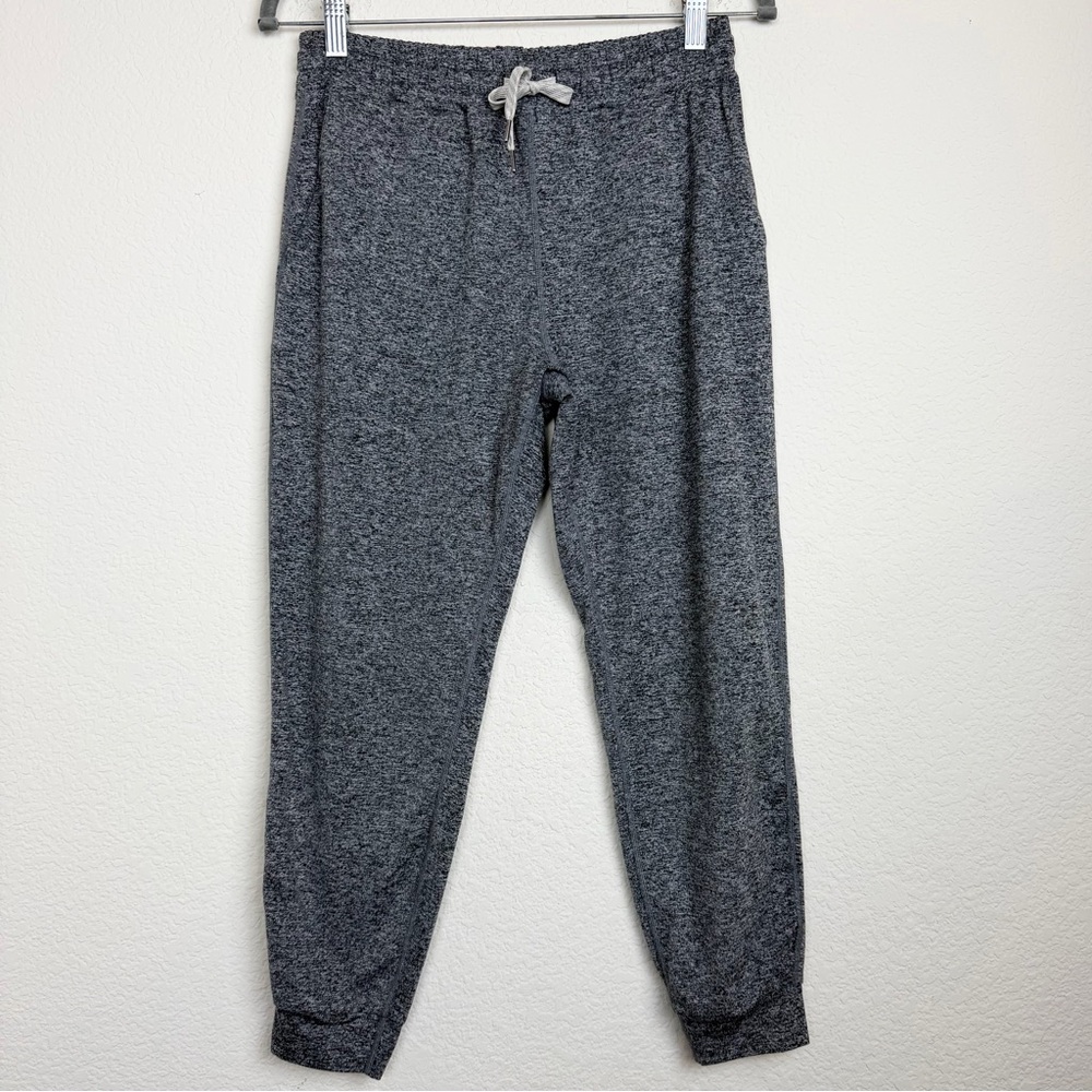 Vuori Performance DreamKnit Jogger
Pants in Heather Grey - Picture 4 of 12